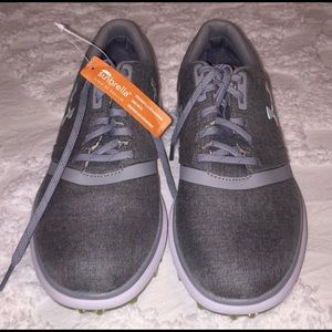 Ladies sunbrella, under armor golf shoes. Sz7